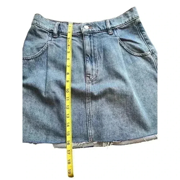WE THE FREE WOMEN’S DENIM JEAN MINI SKIRT•SIZE 28/US 6•LIGHT WASH DENIM • - Picture 6 of 7